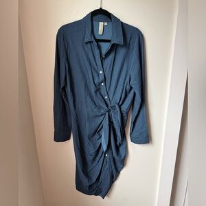 Evereve Asymmetrical Button -Front Tie-Waist Shirt Dress in Navy